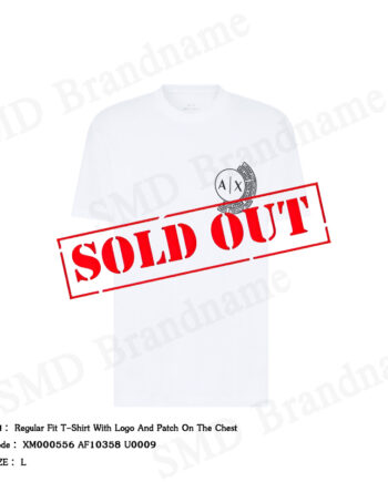 Armani Exchange เสื้อยืดคอกลมผู้ชาย รุ่น Regular Fit T-Shirt With Logo And Patch On The Chest Code: XM000556 AF10358 U0009