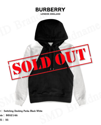 Burberry เสื้อสเวตเชิ้ต รุ่น Switching Docking Parka Black White Code: 8052146