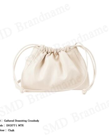 Calvin Klein Jeans กระเป๋าสะพายข้างผู้หญิง รุ่น Gathered Drawstring Crossbody Code: DH3771 MTR