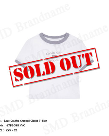 Calvin Klein เสื้อครอปผู้หญิง รุ่น Logo Graphic Cropped Classic T-Shirt Code: 47B808G VVC