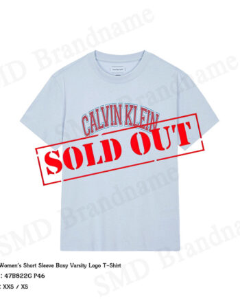 Calvin Klein เสื้อยืดคอกลมผู้หญิง รุ่น Women's Short Sleeve Boxy Varsity Logo T-Shirt Code: 47B822G P46