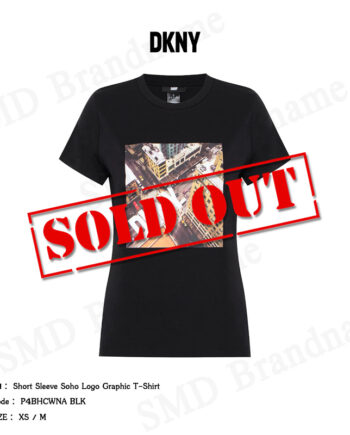 DKNY เสื้อยืดคอกลม รุ่น Short Sleeve Soho Logo Graphic T-Shirt Code: P4BHCWNA BLK