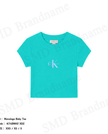 Calvin Klein Jeans เสื้อครอปผู้หญิง รุ่น Monologo Baby Tee Code: 47AB802 XDZ